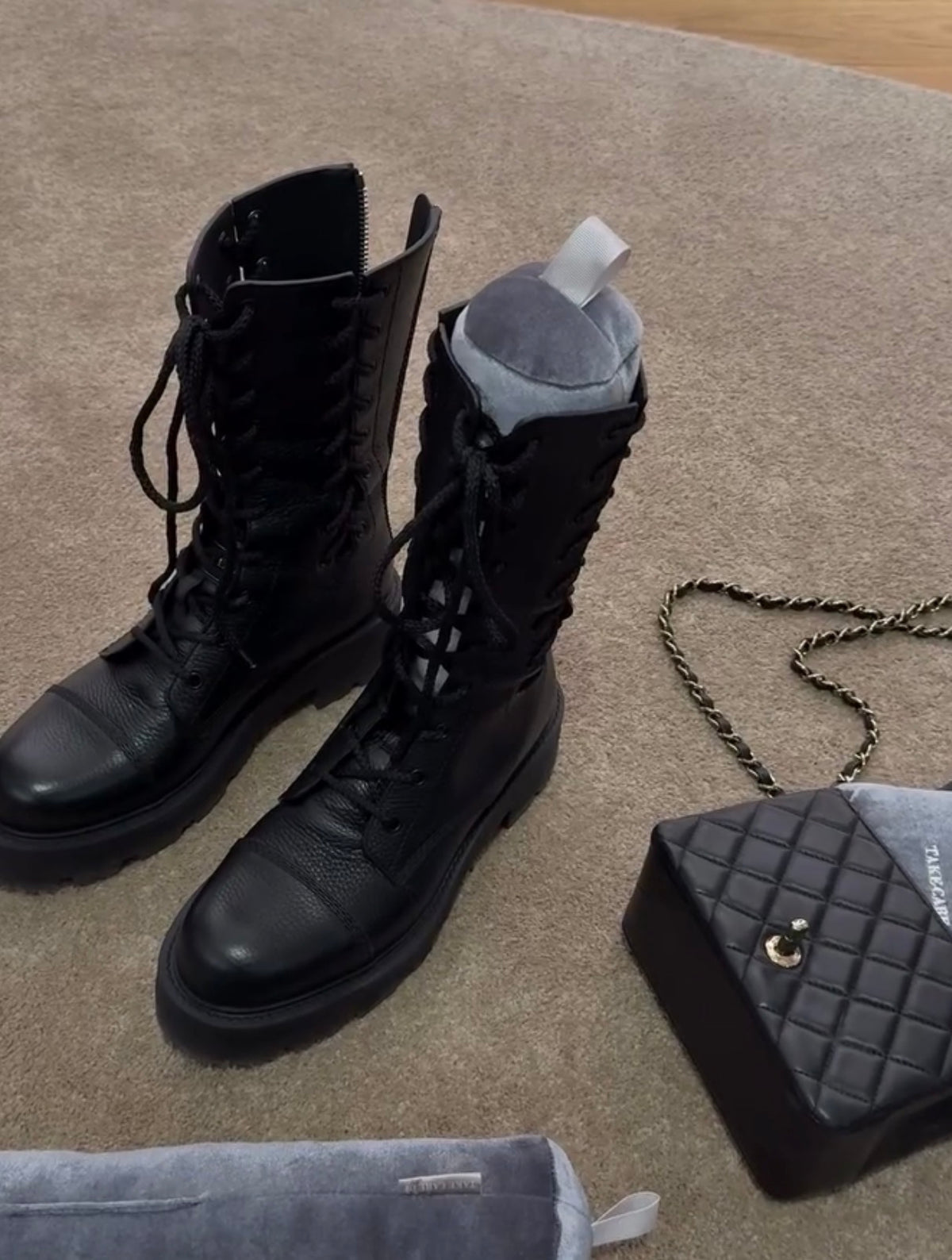 SHOE PILLOW FOR BOOTS
